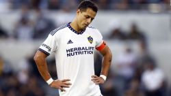 CNNE 1488083 - el "chicharito" hernandez se va del l-a- galaxy