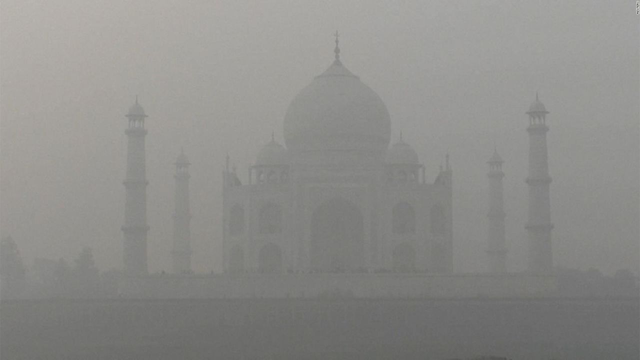 CNNE 1497646 - imagenes muestran al taj mahal cubierto por la contaminacion