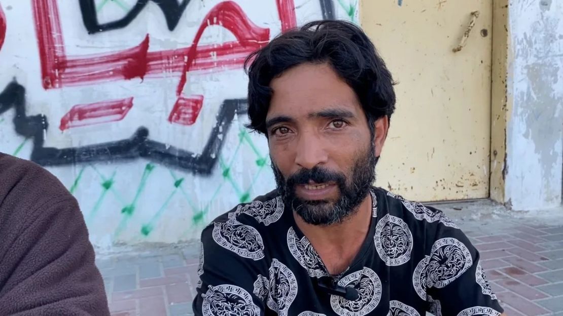 Mahmoud Abu Darabeh es uno de los trabajadores de Gaza que fueron enviados al enclave este viernes. Crédito: CNN