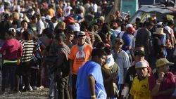 CNNE 1500783 - migrantes estancados en mexico piden ayuda