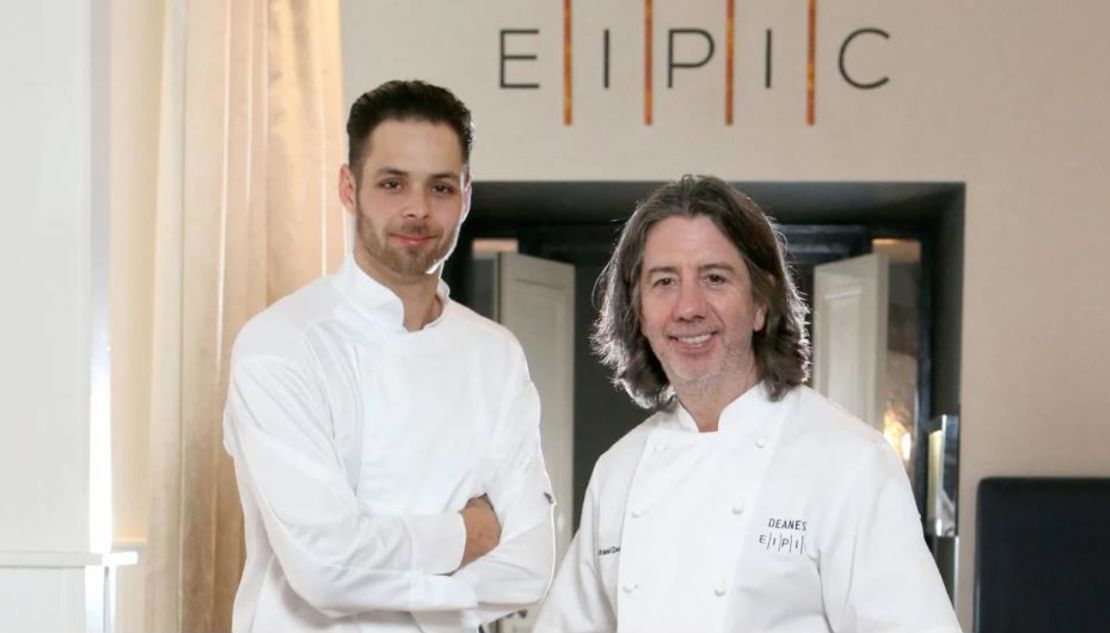 Los chefs con estrellas Michelin Alex Greene y Michael Deane del Grupo Deanes, en Irlanda del Norte.