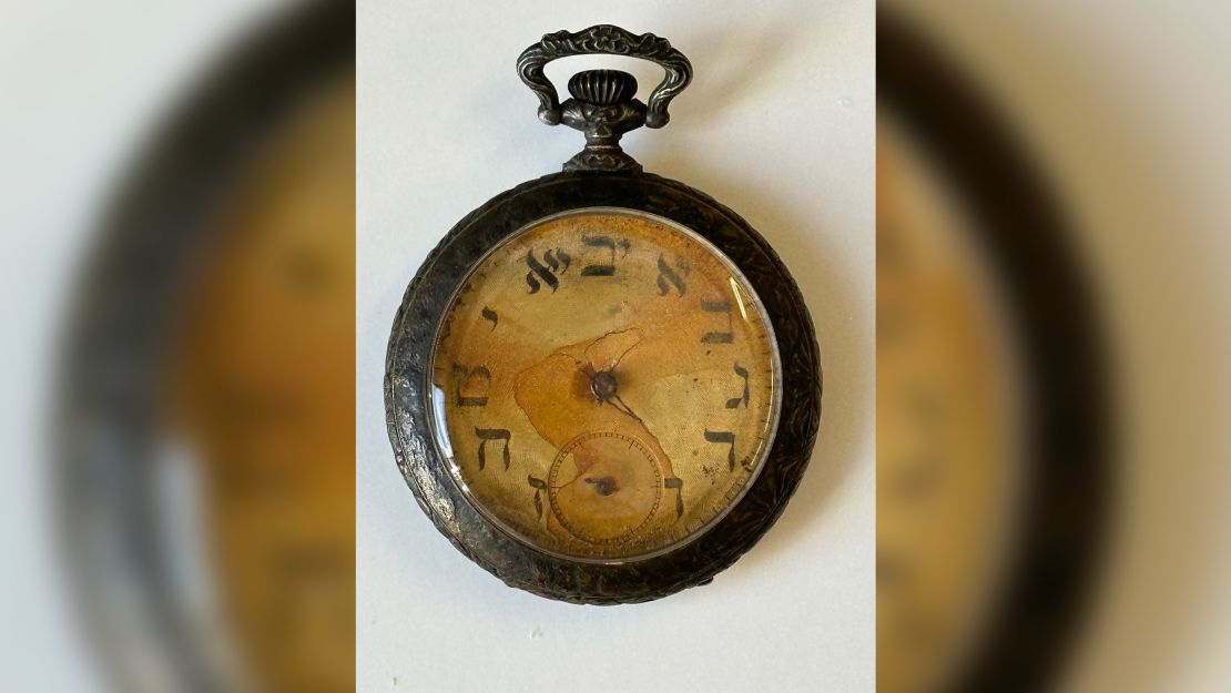 El reloj de bolsillo pertenecía a un pasajero de segunda clase llamado Sinai Kantor.