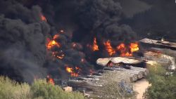 CNNE 1501931 - incendio en una planta quimica en texas lleva a evacuaciones