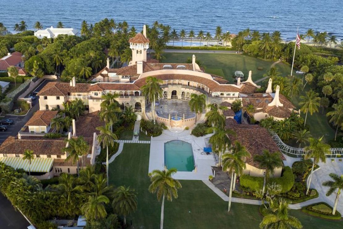 Vista aérea de la finca Mar-a-Lago del expresidente Donald Trump se ve el 10 de agosto de 2022, en Palm Beach, Florida.