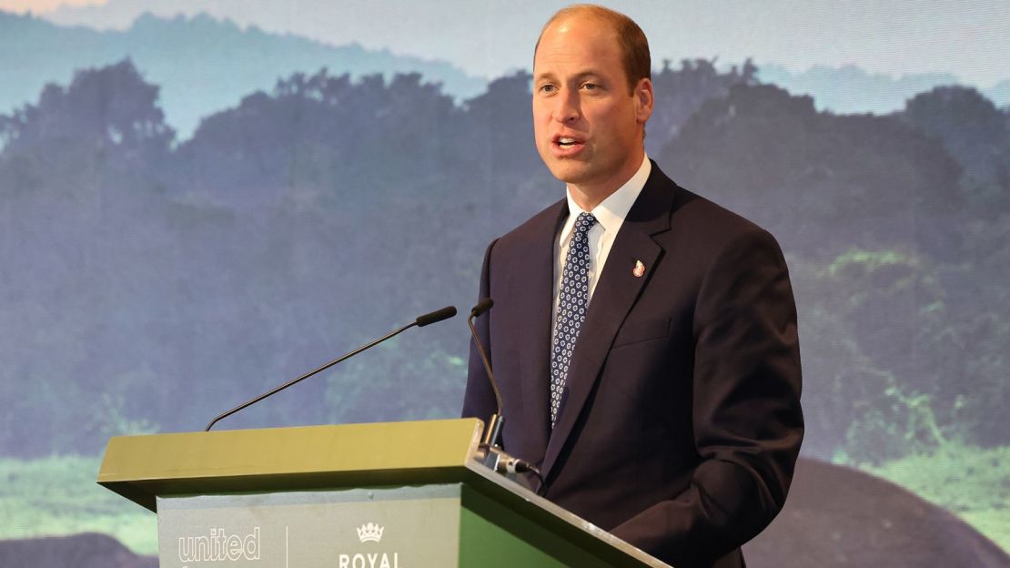 El príncipe de Gales habla en la Cumbre Mundial United for Wildlife en Gardens by the Bay el 6 de noviembre de 2023, el segundo día de su visita a Singapur.