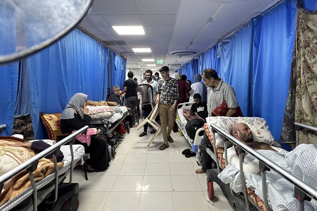 Pacientes y desplazados internos en la fotografía del hospital Al-Shifa en la ciudad de Gaza el 10 de noviembre. Khader Al Zanoun/AFP/Getty Images