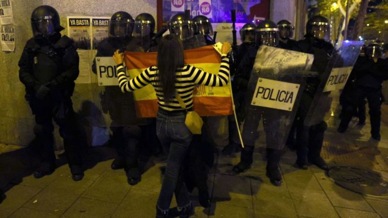 ¿por qué hay protestas en españa contra pedro sánchez y quién las organiza? | cnn