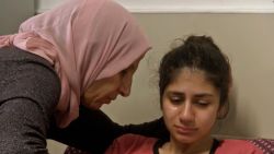 CNNE 1508156 - una adolescente relata como perdio la mano al intentar huir de gaza