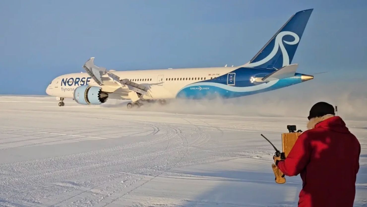 El avión aterrizó en el aeródromo Troll en la Antártida después de volar desde Ciudad del Cabo.