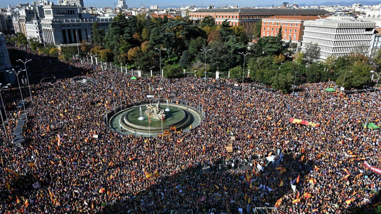 CNNE 1510437 - miles protestan contra proyecto de amnistia en espana