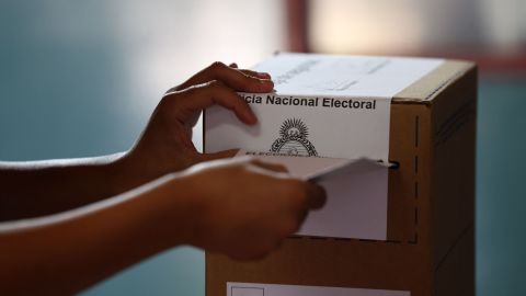A woman casts her vote at a polling station in Buenos Aires, during the presidential election runoff on November 19, 2023. Desperate for a way out of a crippling economic crisis, Argentines began voting Sunday in a nail-biter election between embattled Economy Minister Sergio Massa and the libertarian outsider Javier Milei. (Photo by Alejandro PAGNI / AFP)