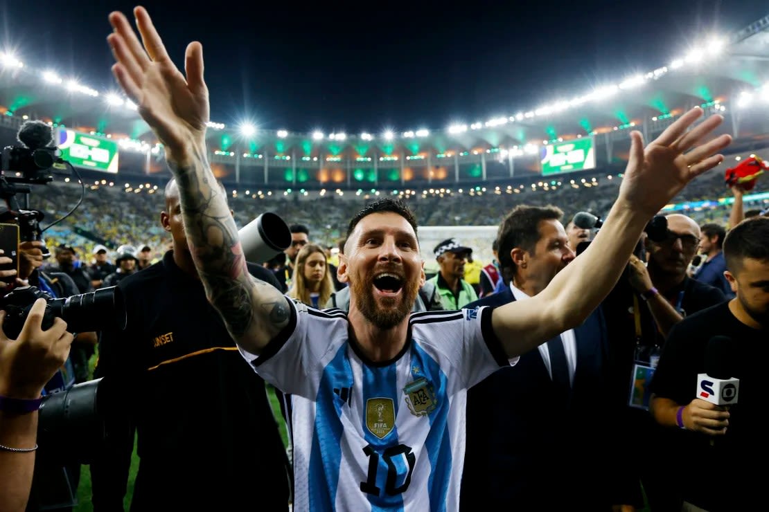 Messi celebra la victoria tras el silbatazo final.