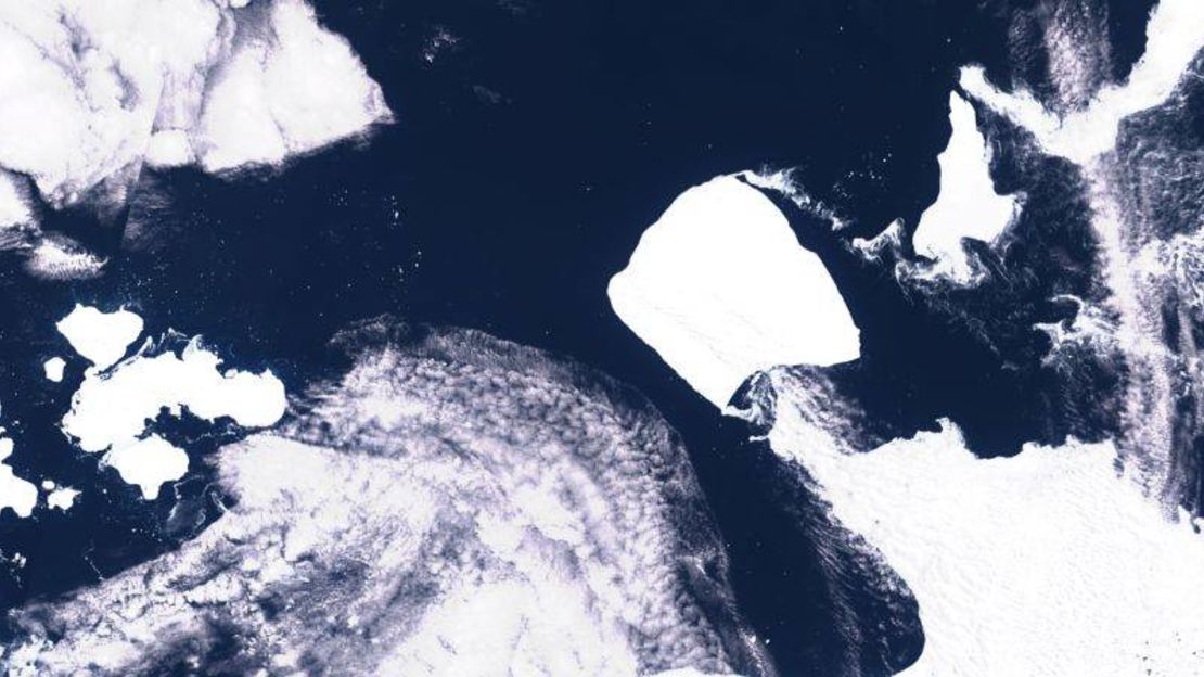 Imagen satelital del iceberg más grande del mundo, llamado A23a, vista en la Antártida el 15 de noviembre de 2023.
