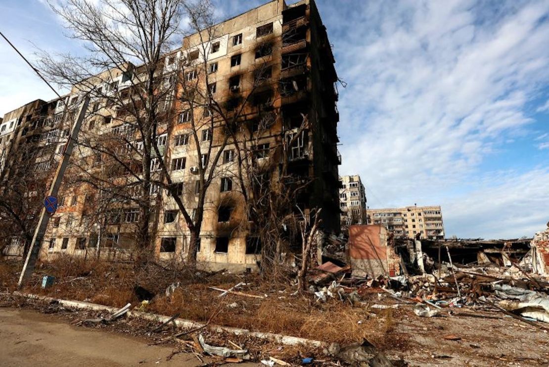 Una vista muestra edificios residenciales gravemente dañados por ataques militares rusos permanentes en la ciudad de primera línea de Avdiivka, en medio del ataque de Rusia contra Ucrania, en la región de Donetsk, Ucrania, el 8 de noviembre de 2023.