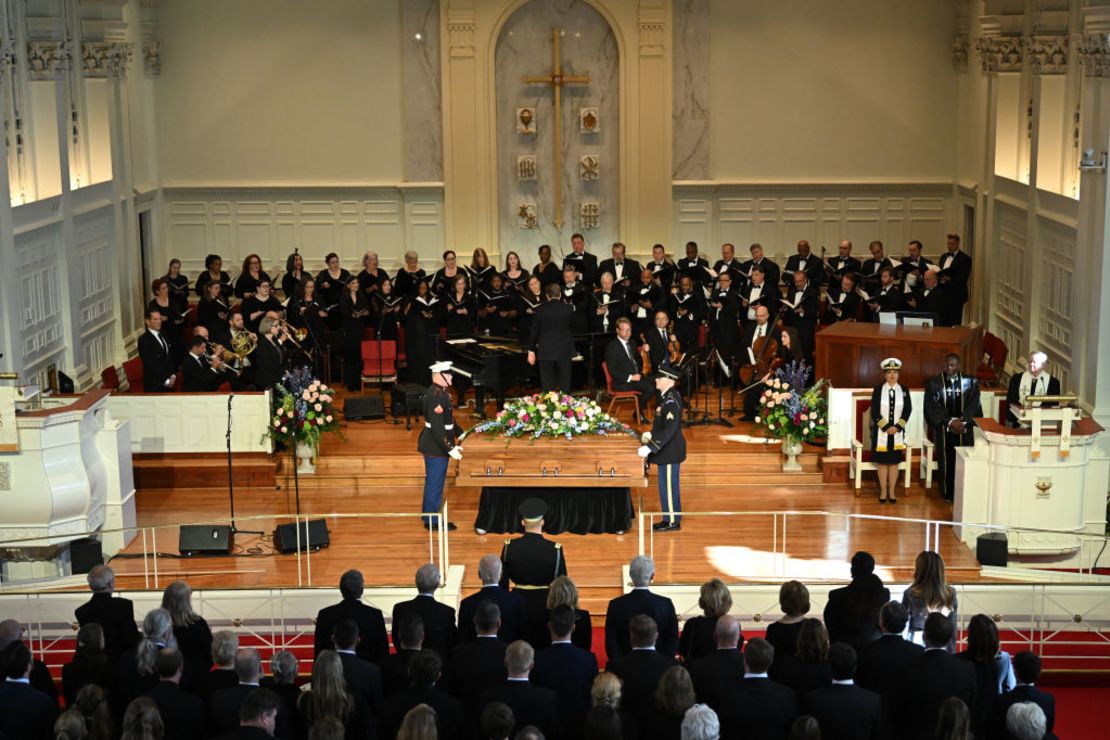 El ataúd de la ex primera dama de Estados Unidos Rosalynn Carter en un tributo en la Iglesia Glenn Memorial en Atlanta, Georgia, el 28 de noviembre de 2023.