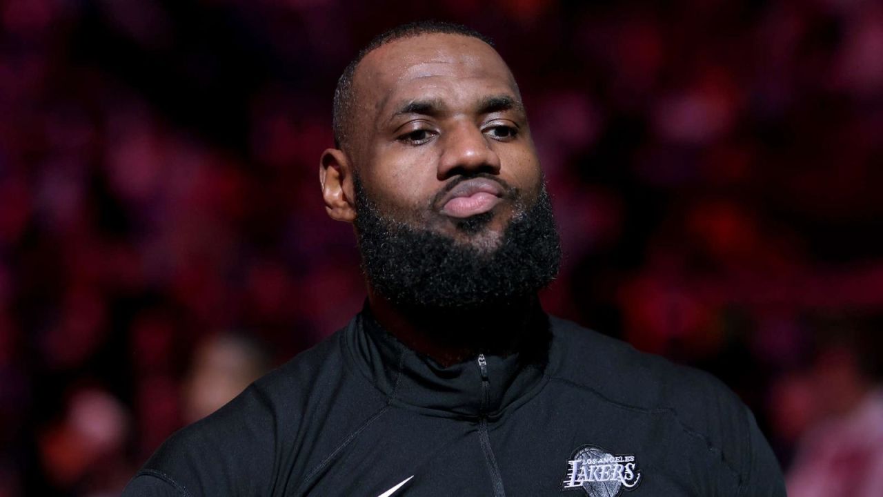 CNNE 1515103 - lebron james se entero que es mayor que el entrenador de utah