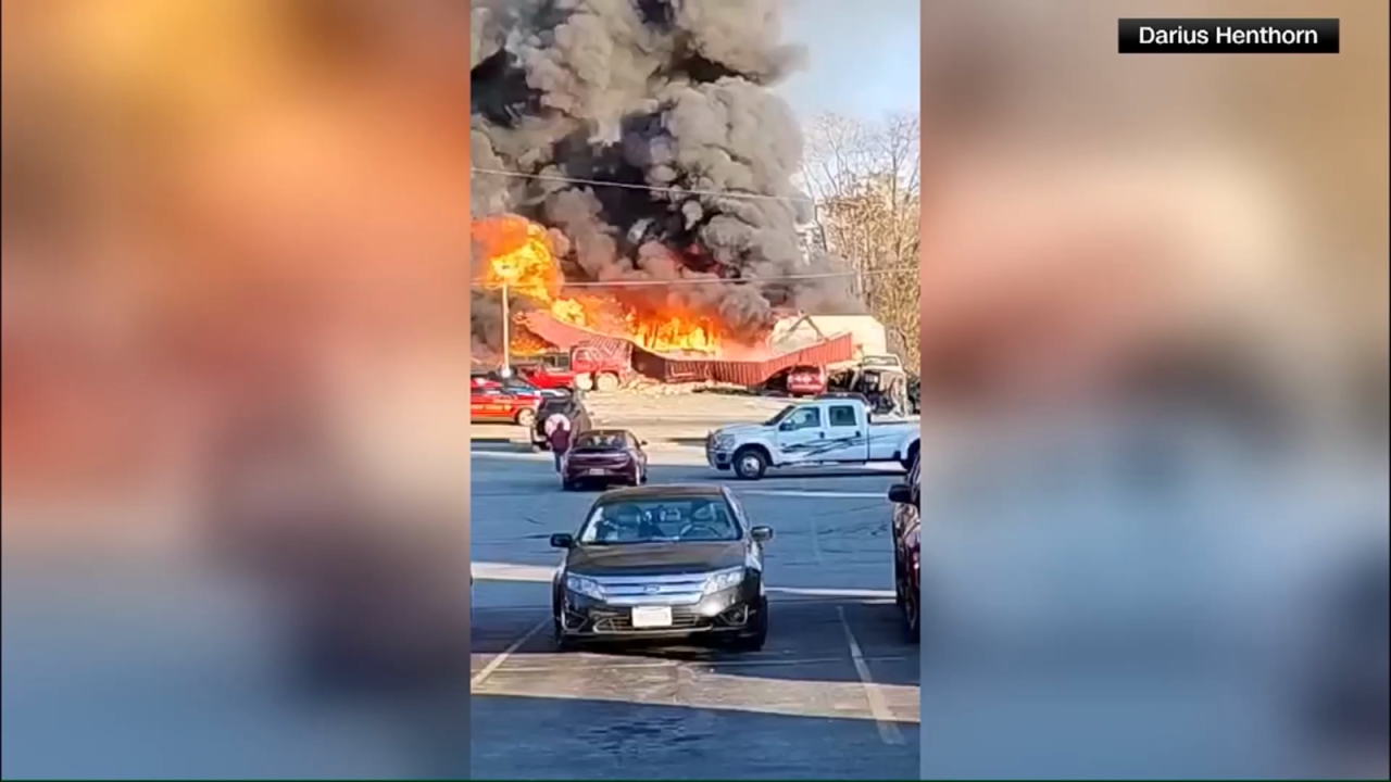 CNNE 1515617 - explosion en taller automotriz en ohio deja 3 muertos