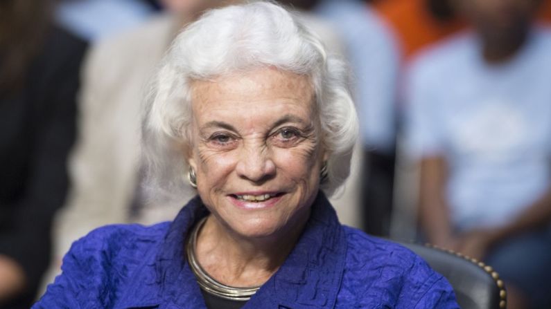 La jueza Sandra Day O'Connor, la primera mujer en ocupar un puesto en la Corte Suprema de EE.UU., murió en diciembre a los 93 años