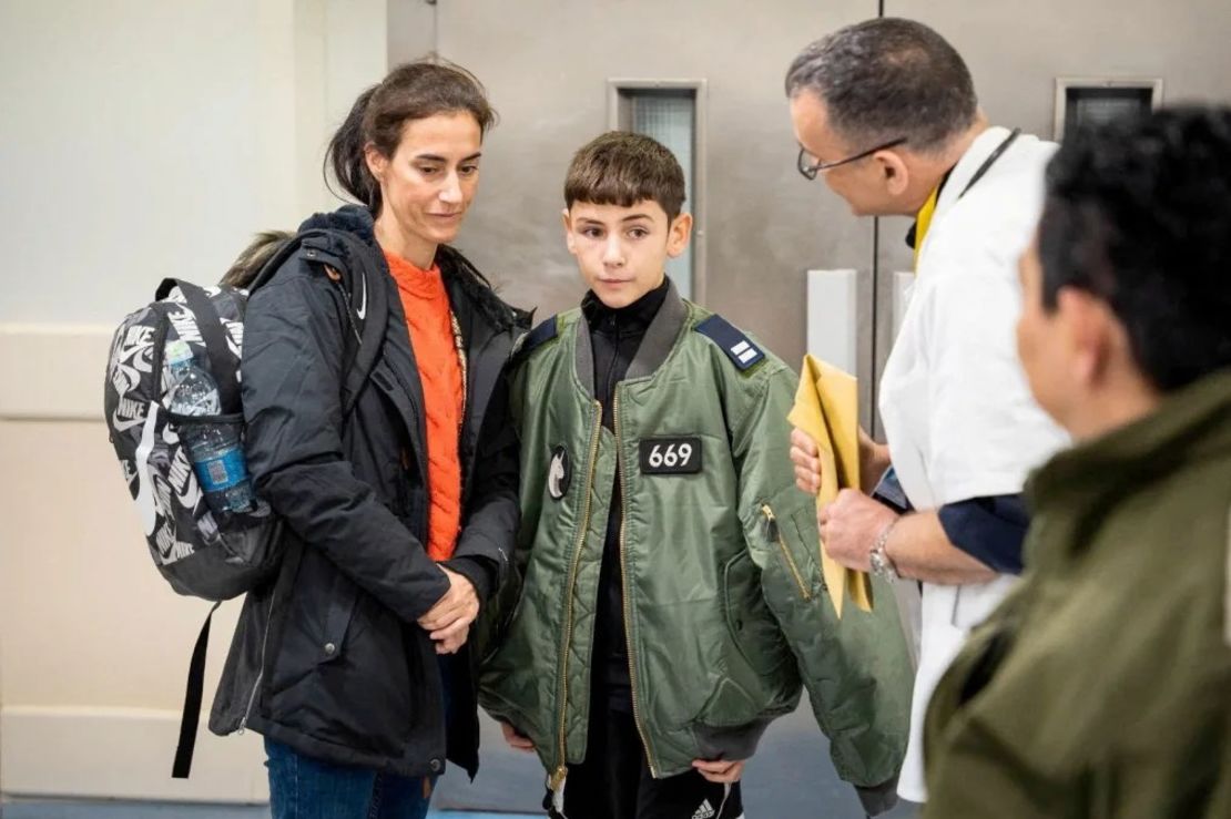 Eitan Yahalomi, de 12 años, liberado el 27 de noviembre, en el Centro Médico Sourasky, Ichilov de Tel Aviv, Israel. Crédito: Fuerzas de Defensa de Israel/Handout/Reuters