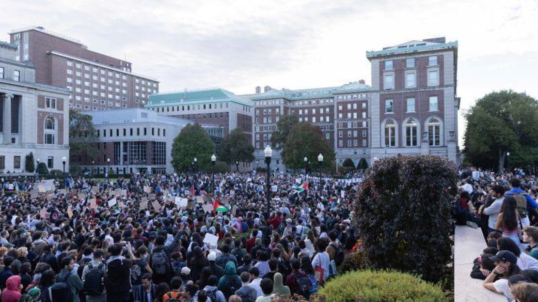 Los estudiantes protestan en la Universidad de Columbia en la ciudad de Nueva York el 12 de octubre de 2023.