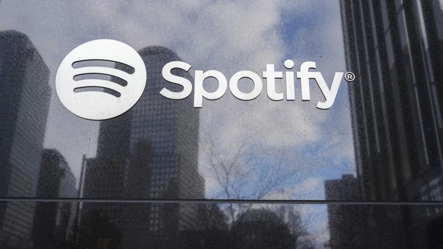 Spotify despedirá a unos 1.500 empleados para "ajustar los costes".