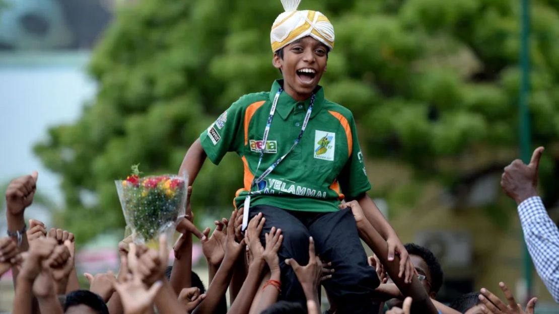 Praggnanandhaa Rameshbabu obtuvo el título de gran maestro en 2018, y aquí se le ve celebrando en Chennai.