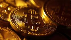 CNNE 1517782 - ¿por que el bitcoin se dispara un 150 por ciento este ano?