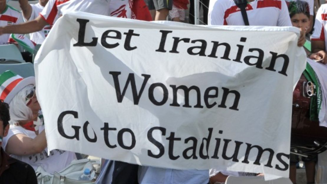 CNNE 151946 - image (1) 150306134835-iran-women-football-fans-banner-story-top-jpg for post 151430