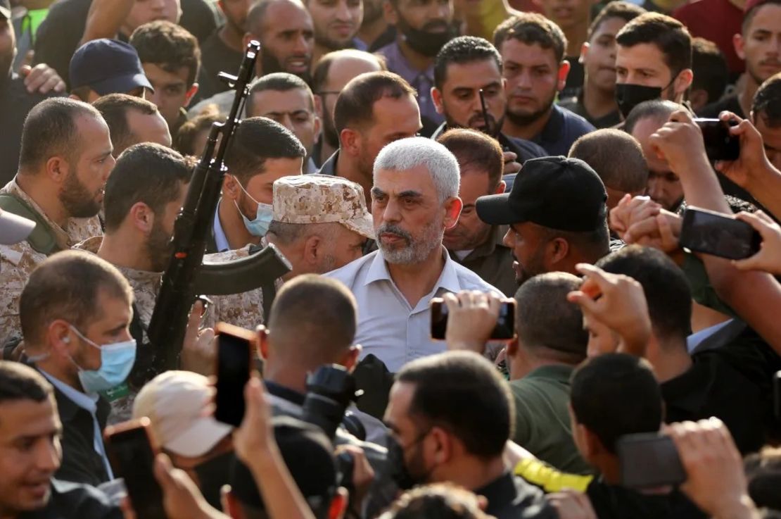 Yahya Sinwar asiste a un desfile en la Ciudad de Gaza el 30 de mayo de 2021. Crédito: Ashraf Amra/Anadolu Agency vía Getty Images