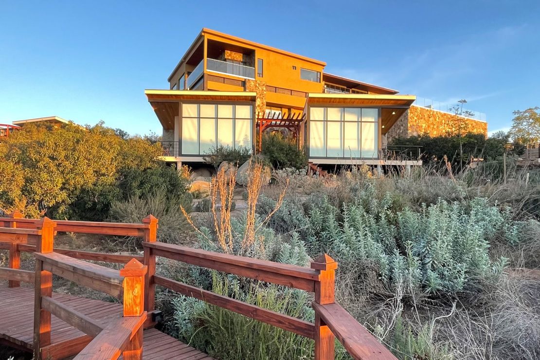 El Hotel Contemplación es un elegante refugio en la región vinícola del Valle de Guadalupe.