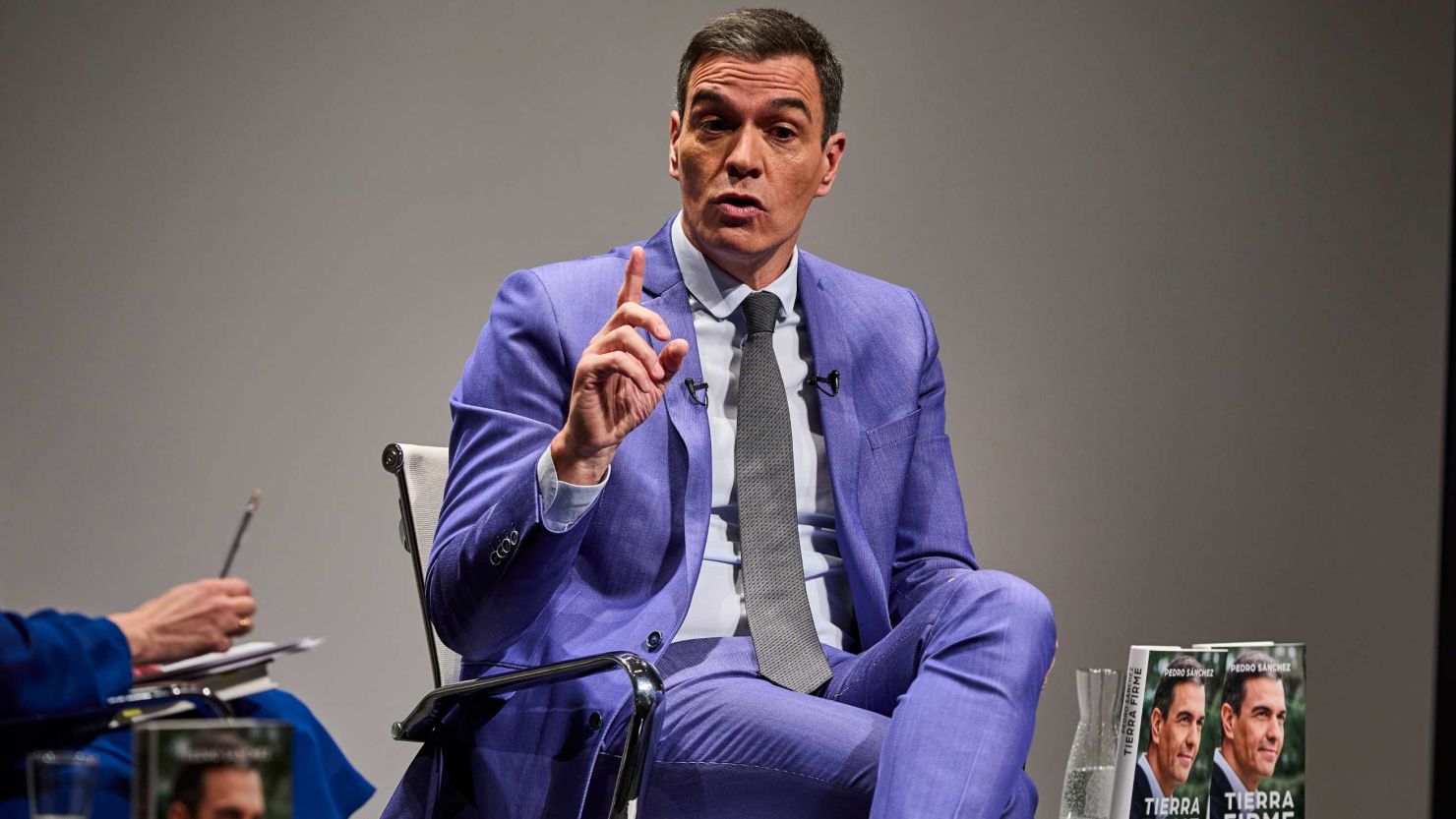 De qué habla Pedro Sánchez en su nuevo libro, “Tierra Firme”? | CNN