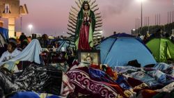 CNNE 1521338 - peregrinos honran con su fe a la virgen de guadalupe