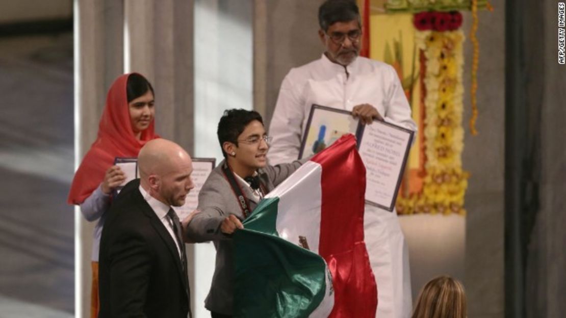 CNNE 152177 - image (1) 141210084526-getty-mexican-flag-spontaneous-malala-kailash-nobel-story-top-jpg for post 141295