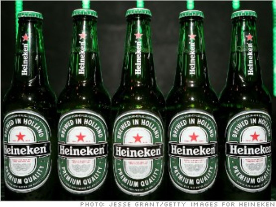 Heineken, empresa fundada en Ámsterdam en el siglo XIX, tendrá que competir más fuerte en la industria cervecera para sobrevivir a la fusión entre SABMiller y ABInBEV.