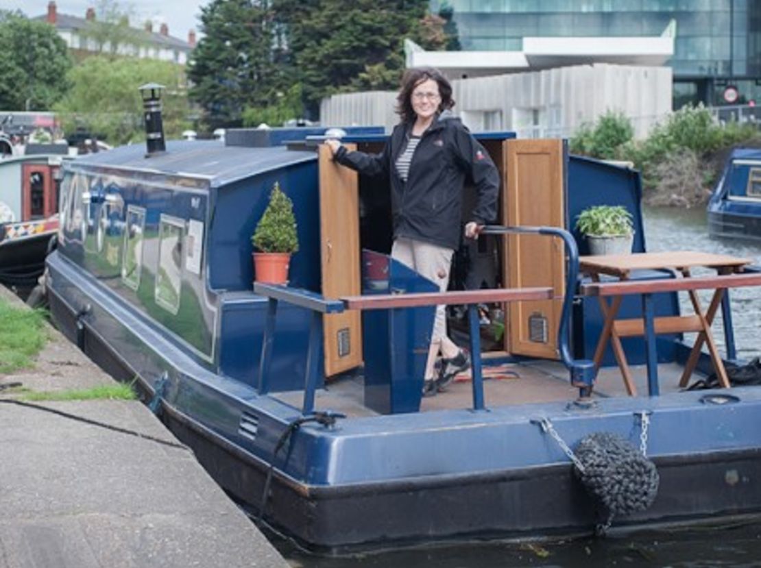 CNNE 152586 - image (1) 140514122654-canal-boat-living-london-entertain-feature-jpg for post 122264