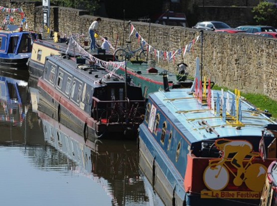 CNNE 152587 - image (2) 140508121052-canal-boat-numerous-entertain-feature-jpg for post 122264