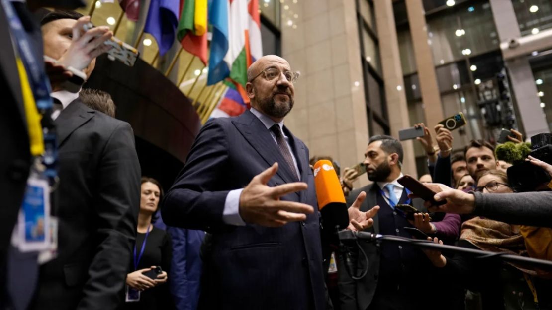 El presidente del Consejo Europeo, Charles Michel, hace una declaración a los medios sobre la apertura de las negociaciones de adhesión con Ucrania y Moldova durante una cumbre de la UE en Bruselas, el 14 de diciembre de 2023.