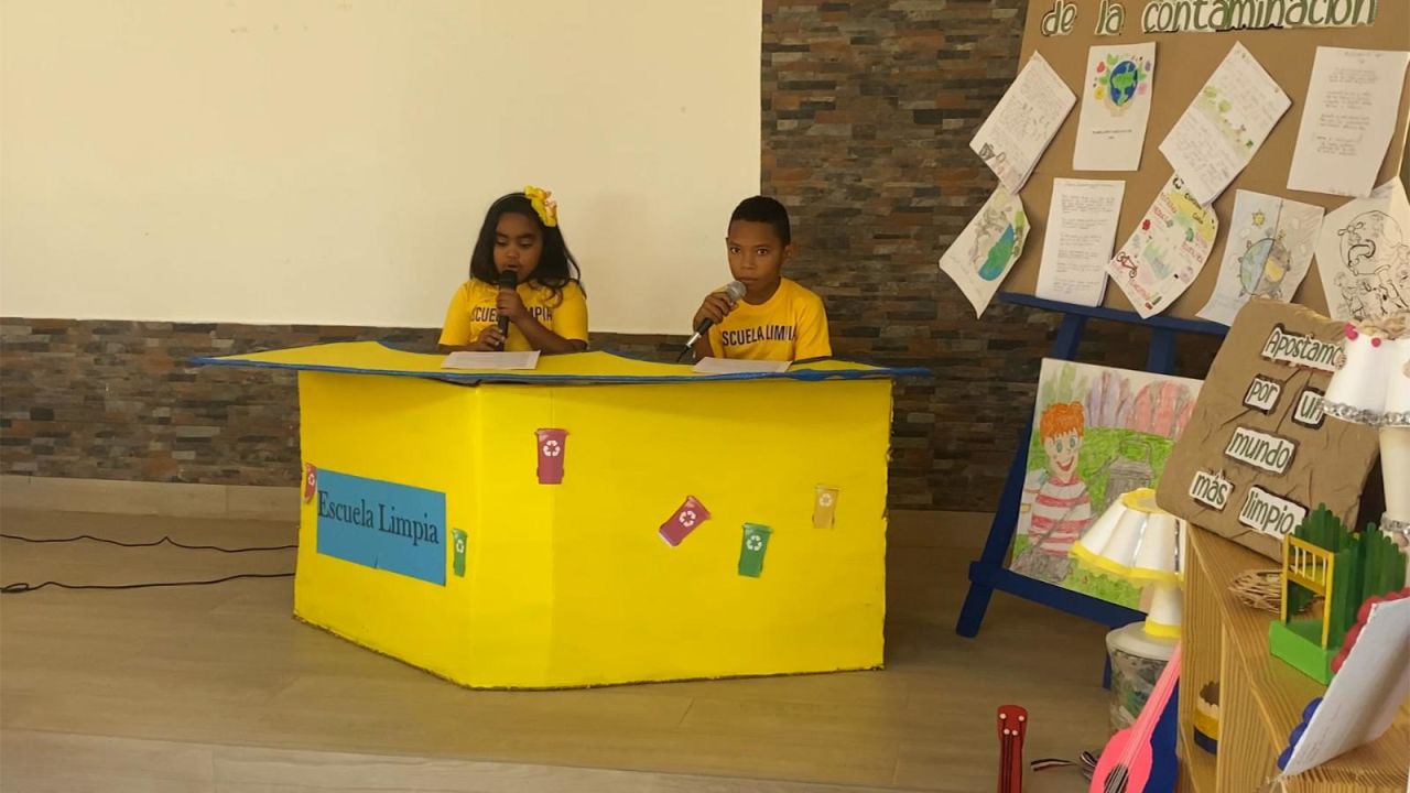 CNNE 1526641 - el centro educativo jornada escolar extendida blanco trabajo para la sensibilizacion ambiental