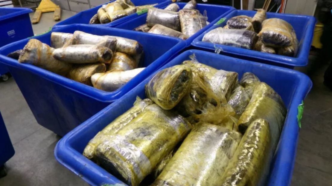 El cargamento incautado de metanfetamina y cocaína pesaba más de 1670 kilos, según la CBP.