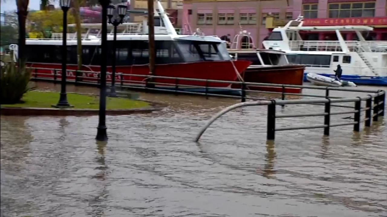 CNNE 1528277 - evacuan zonas de la provincia de buenos aires por sudestada