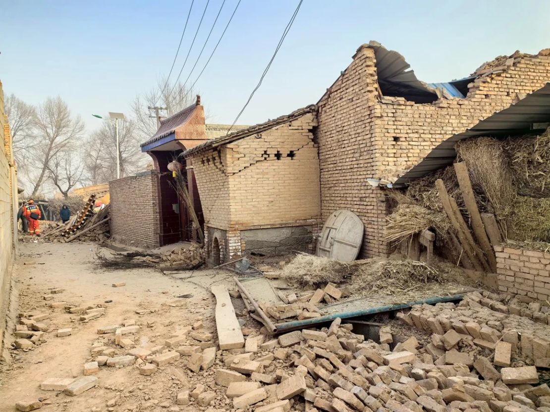 Las casas de un pueblo del condado de Jishishan, en la provincia de Gansu, resultaron gravemente dañadas por el terremoto.