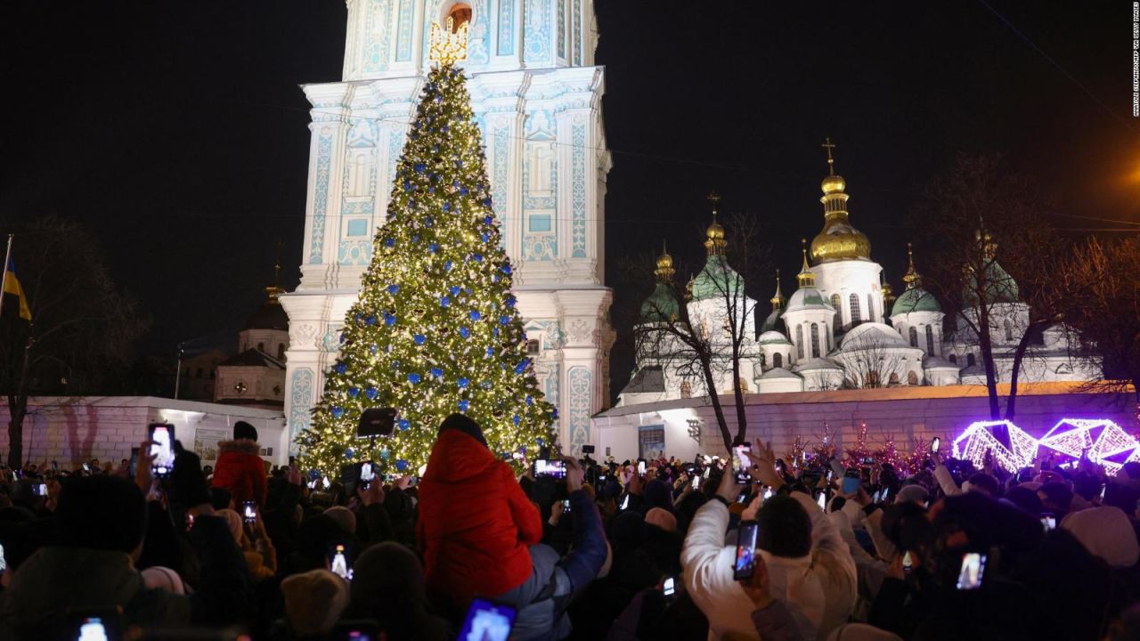 CNNE 1528791 - mira a kyiv iluminarse para navidad