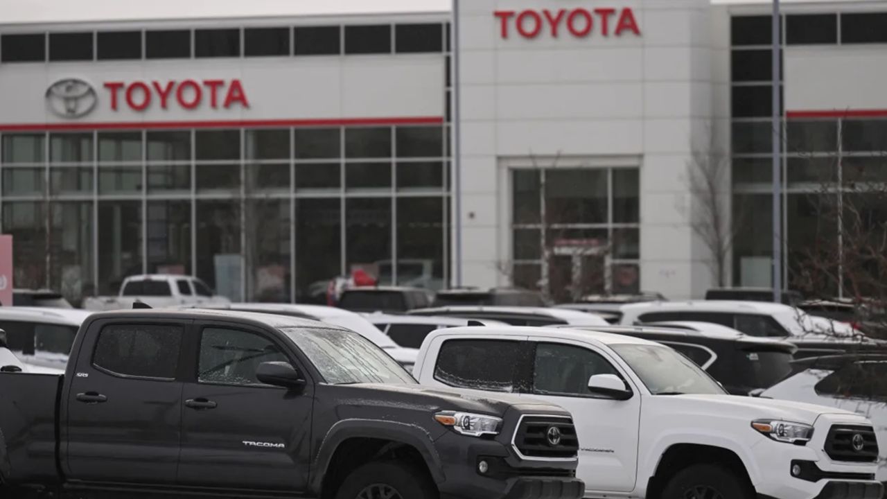 Un concesionario Toyota en Alberta, Canadá, en octubre de 2023.
Artur Widak/NurPhoto/Getty Images