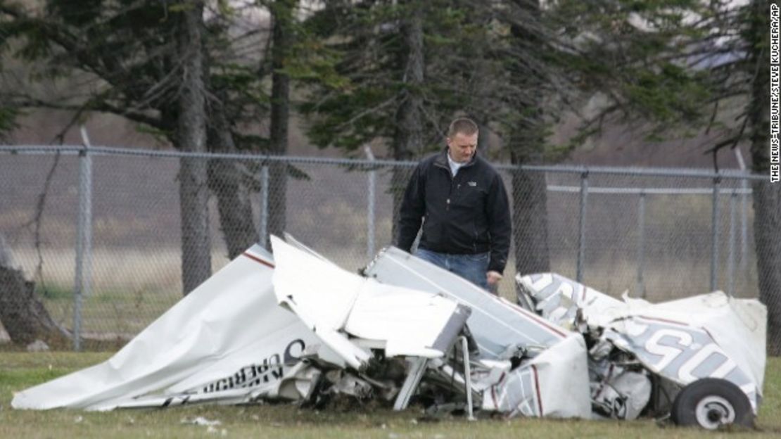 CNNE 152932 - image (1) 131103195722-01-wisconsin-crash-1103-story-top-jpg for post 103330