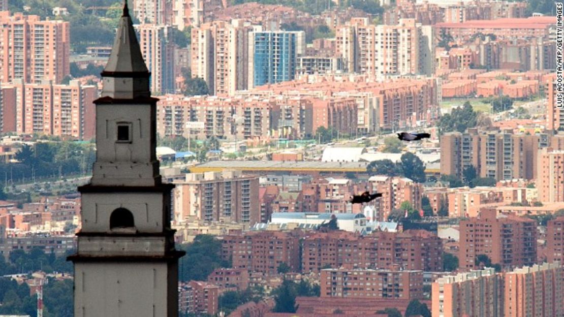 CNNE 152944 - image (1) 131031164912-colombian-wingsuiter-jhonathan-florez-wingsuit-bogota-colombia-story-top-jpg for post 103050