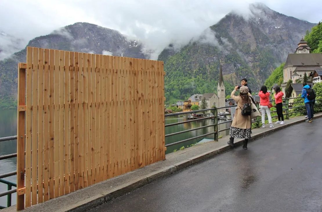 ¡Libre soy!: el pueblo austriaco de Hallstatt construyó una valla para detener a los que se toman selfies. Crédito: Reinhard Hörmandinger/AFP/Getty Images