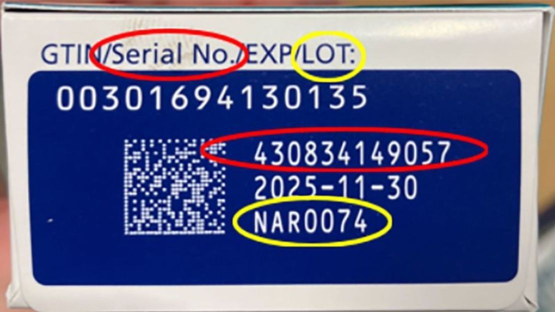 La FDA advierte que no deben utilizarse los medicamentos de Ozempic etiquetados con el número de lote NAR0074 y el número de serie 430834149057, como se muestra en la imagen.