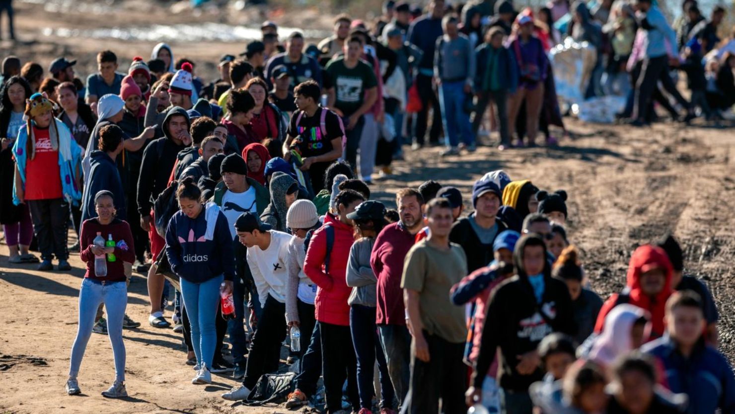 La cantidad de migrantes que las autoridades de EE.UU. encuentran en la  frontera alcanza nuevos récords en medio de un aumento sin precedentes | CNN