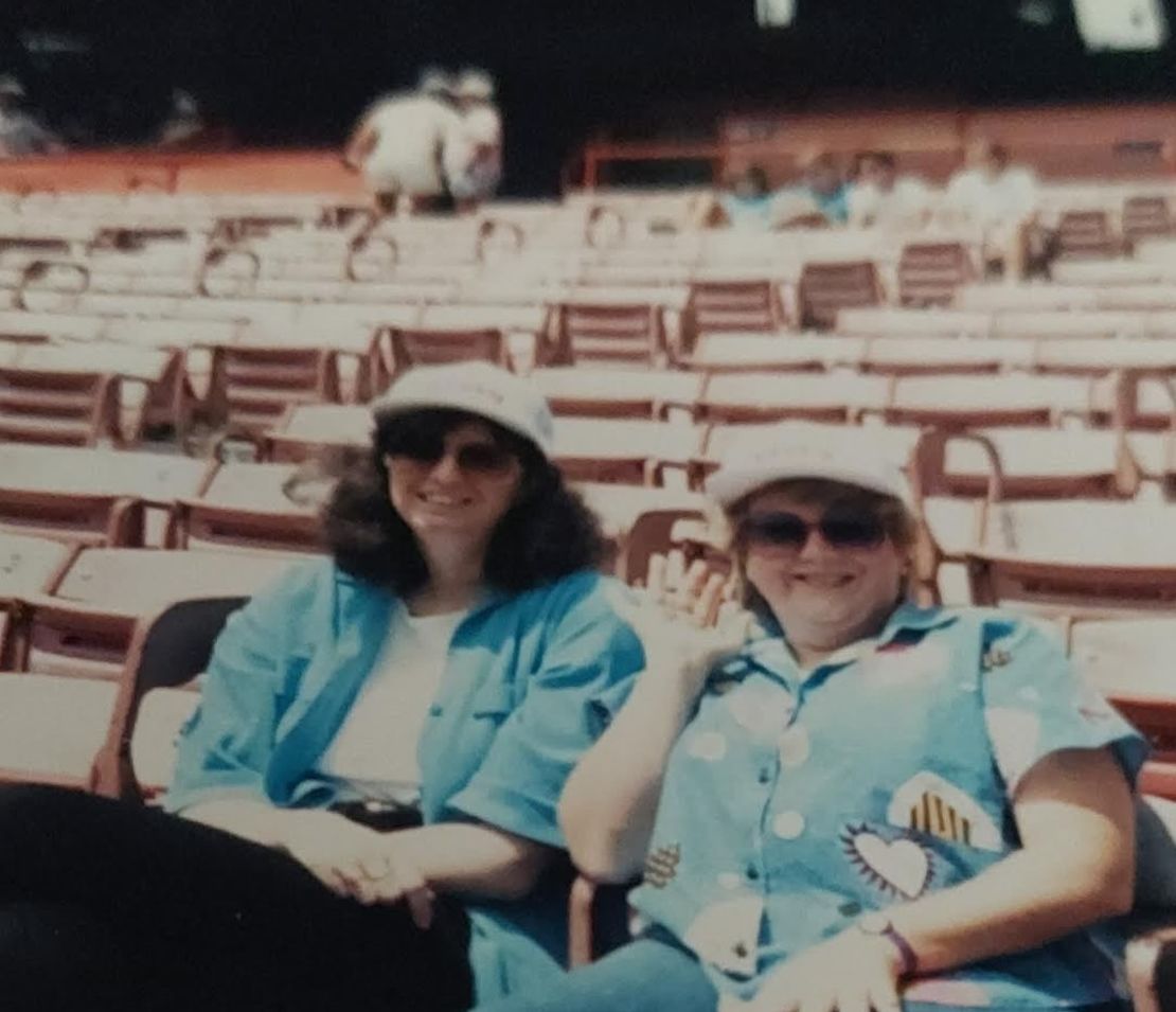 A Debbie y Cathy les encantaba ir al Dodger Stadium a ver jugar a los LA Dodgers. Crédito: Debbie Abbott y Cathy Poyser