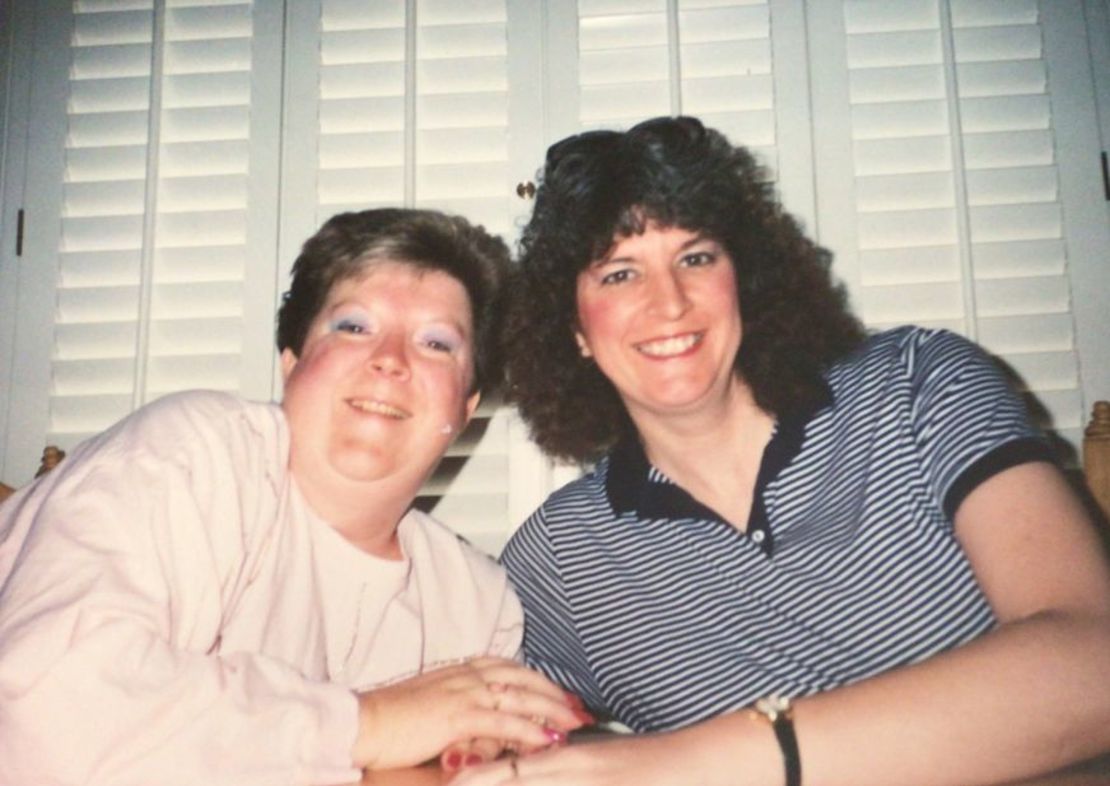 Aquí están las amigas en una foto de 1991. Crédito: Debbie Abbott y Cathy Poyser